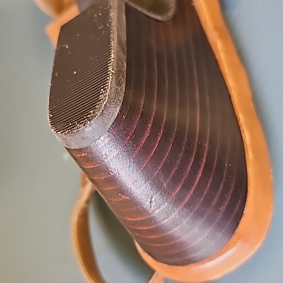 Hush puppies‎ women's sandles. Tan leather.  Clean. 9.5 - Picture 7 of 10